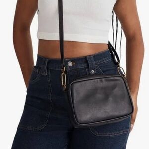 the leather carabiner medium crossbody bag